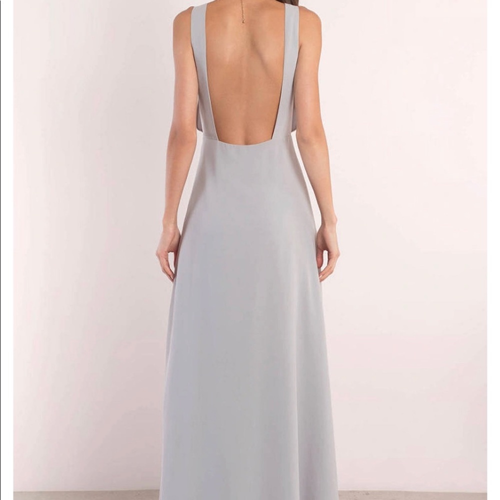 Tobi PLUNGING MAXI DRESS IN LIGHT BLUE - Picture 3 of 4
